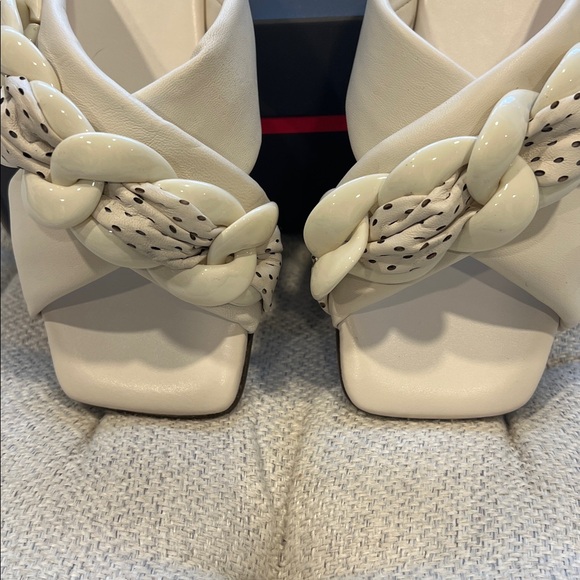 Vince Camuto Azori Slide Sandals - made of baby sheep leather - Picture 3 of 9